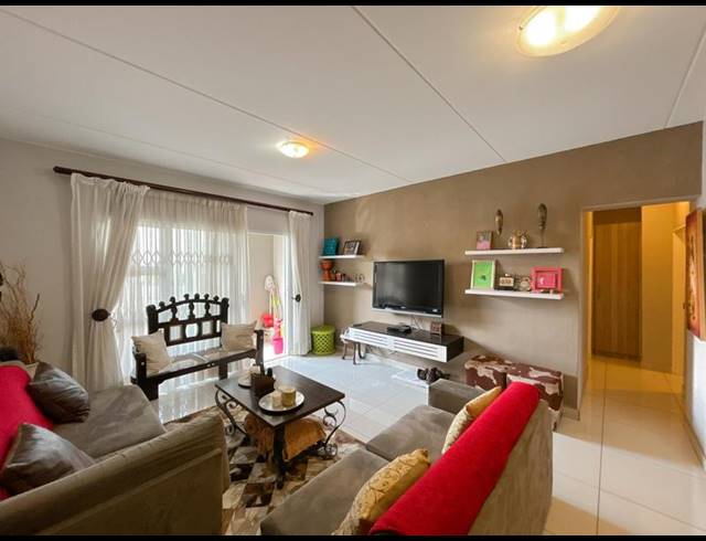 2 BEDROOM APARTMENT FOR SALE IN BLUE HILLS